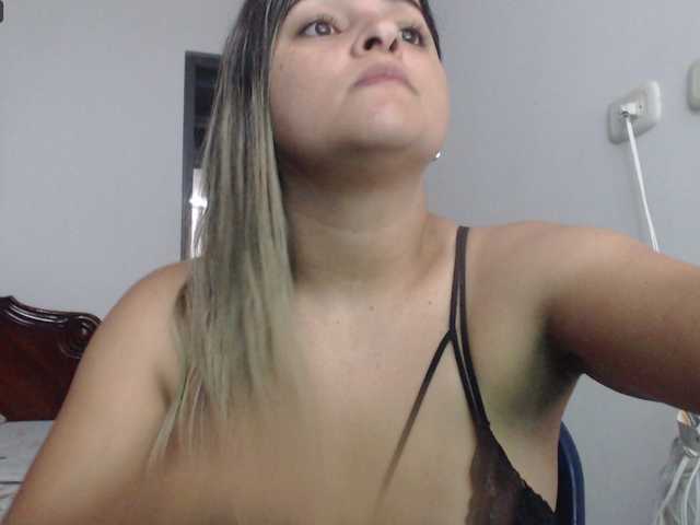 Fotos ADHARA_ hello everybody !play with me daddy.... no panties #blonde #sub #squirt