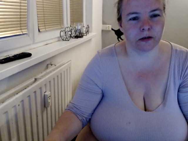 Fotos Bessy123 squirt group,lovense, play breasts play pussy, play ass + toy spy, group oil body, group. tits here 10, naked, body 20, squirt pvt, lovense spy