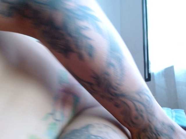 Fotos LatinnSquiirt Hotter than ever!! im melting here, at goal Big squirt close to screen for #bigtits #bigass #latina