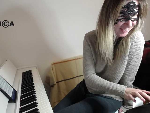 Fotos PianoGirl Hi, Im Anastasia! Applause - 1tk+